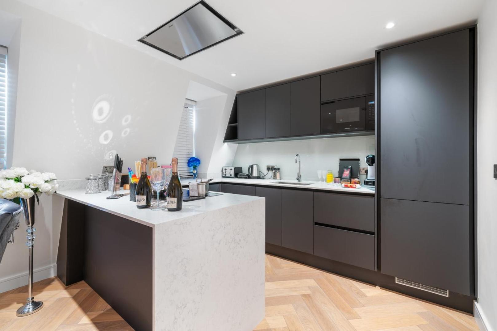 Stunning 1-Bedroom Penthouse In Marble Arch 72 London Exterior foto